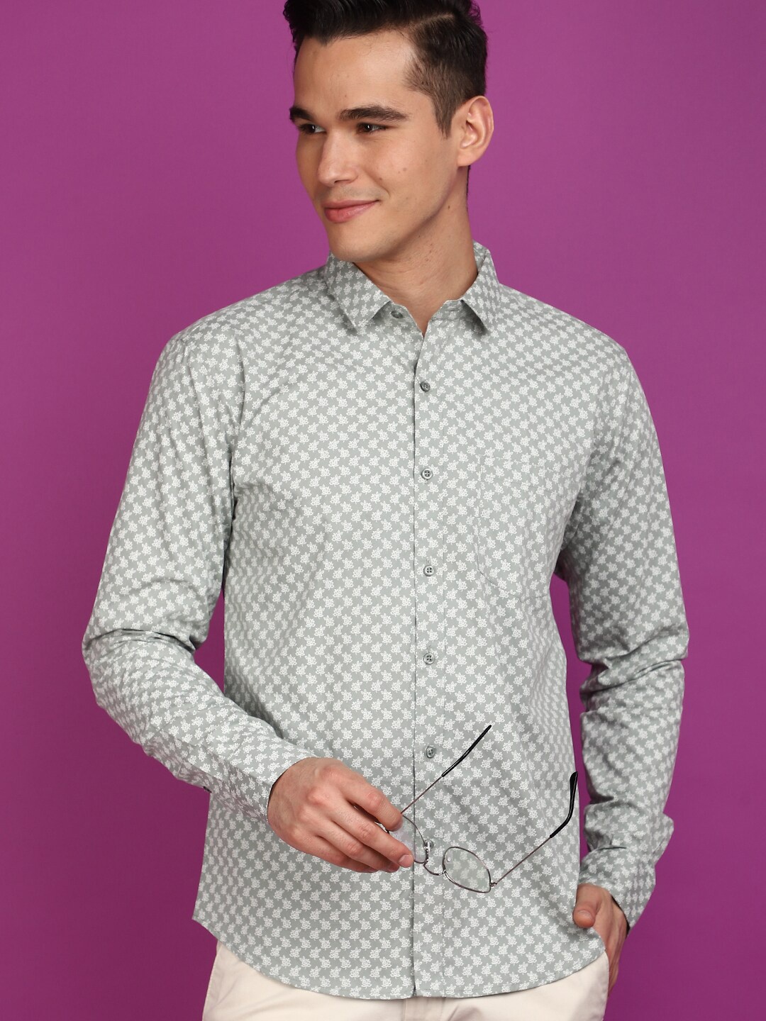 

V-Mart Floral Printed Spread Collar Slim Fit Casual Shirt, Green