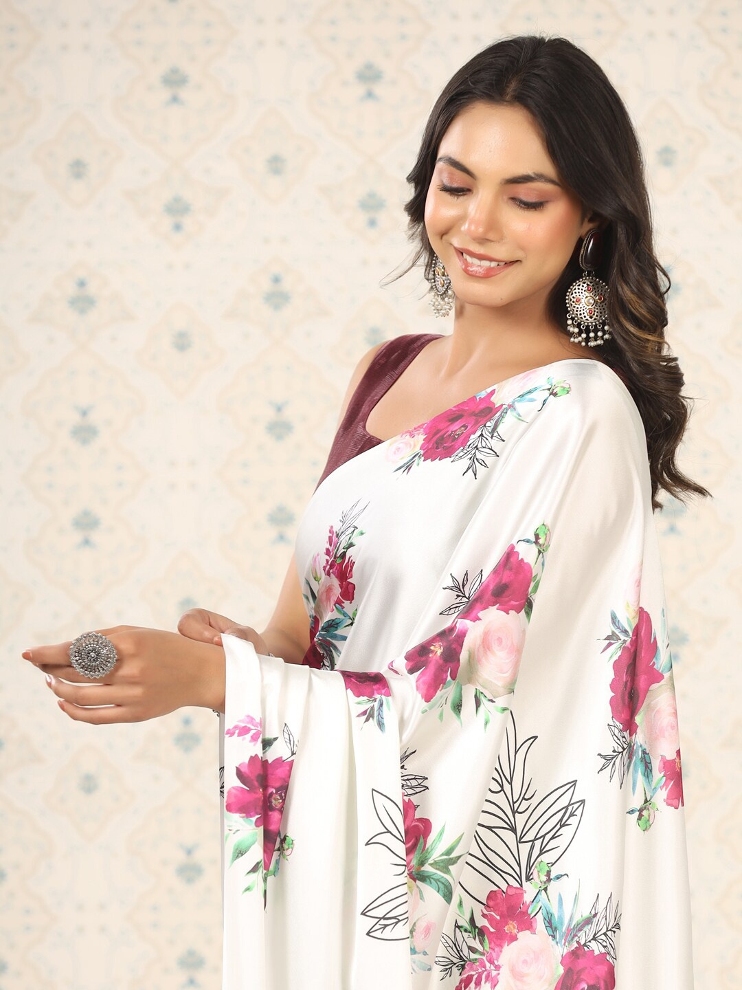 

Ode by House of Pataudi Floral Printed Satin Saree, White