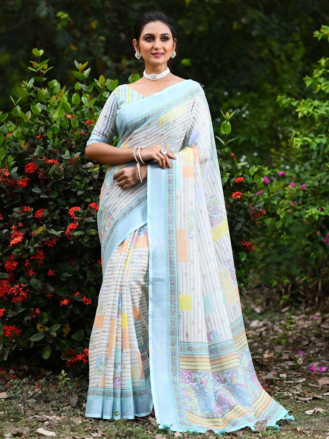 

Mitera Blue Floral Printed Pure Linen Saree