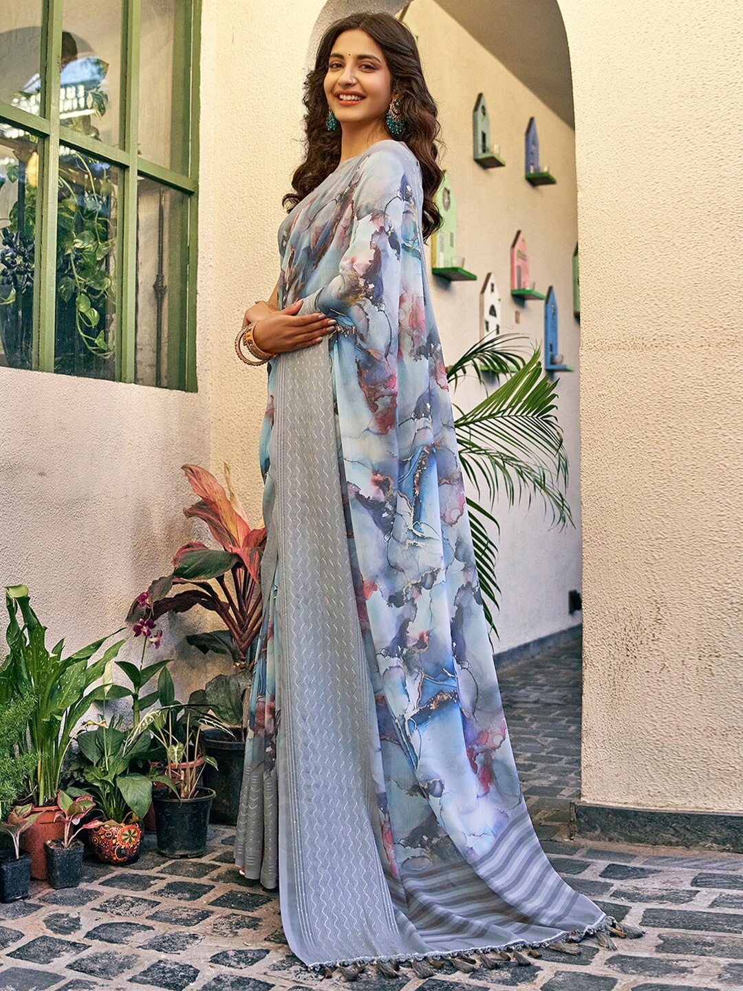 

Mitera Grey Abstract Printed Embroidered Sungudi Saree