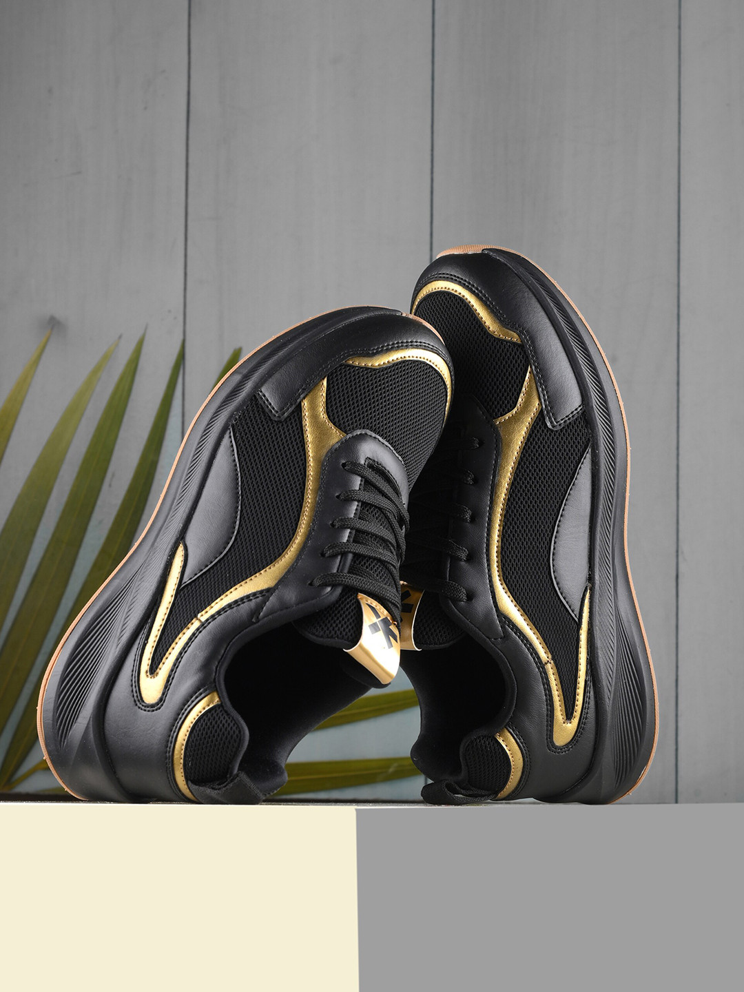 

HRX by Hrithik Roshan Women Black Mesh Running Shoes