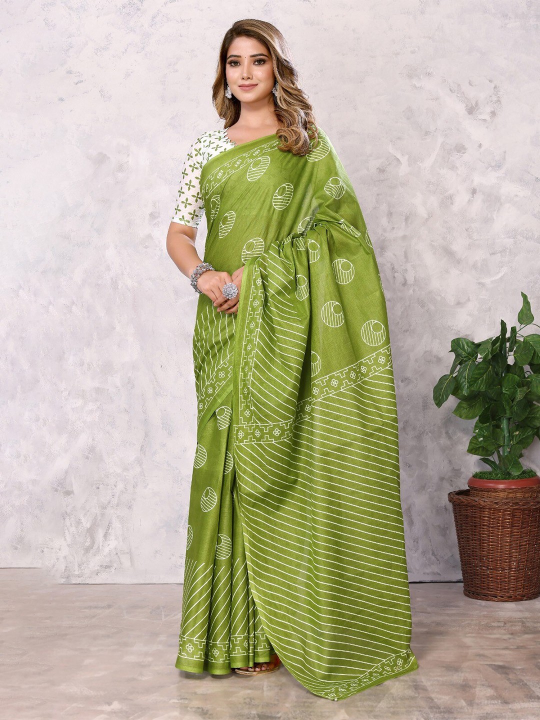 

DIVASTRI Geometric Printed Cotton Silk Saree, Green
