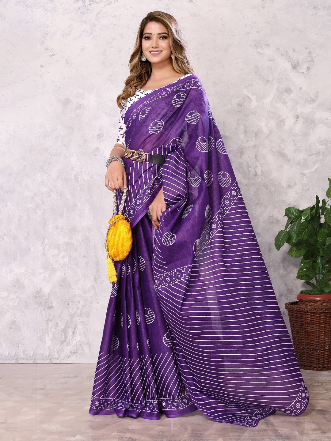 

DIVASTRI Geometric Printed Saree, Purple