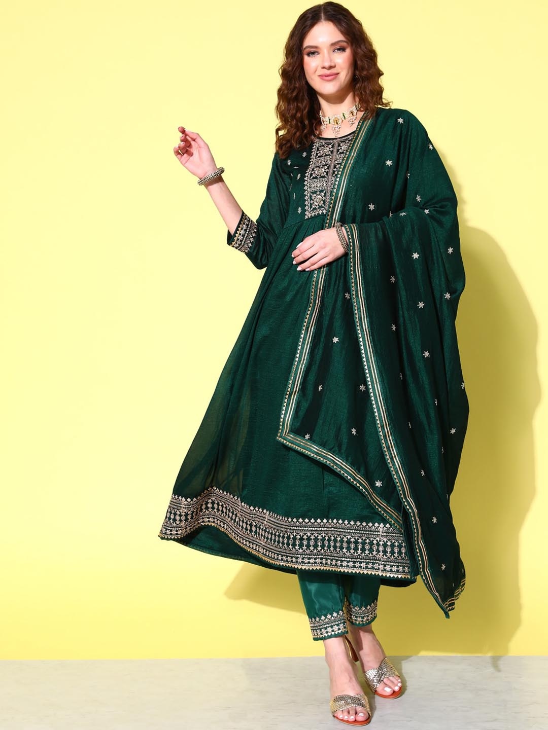 

Kvsfab Floral Embroidered Regular Sequinned Anarkali Kurta With Trousers & Dupatta, Green