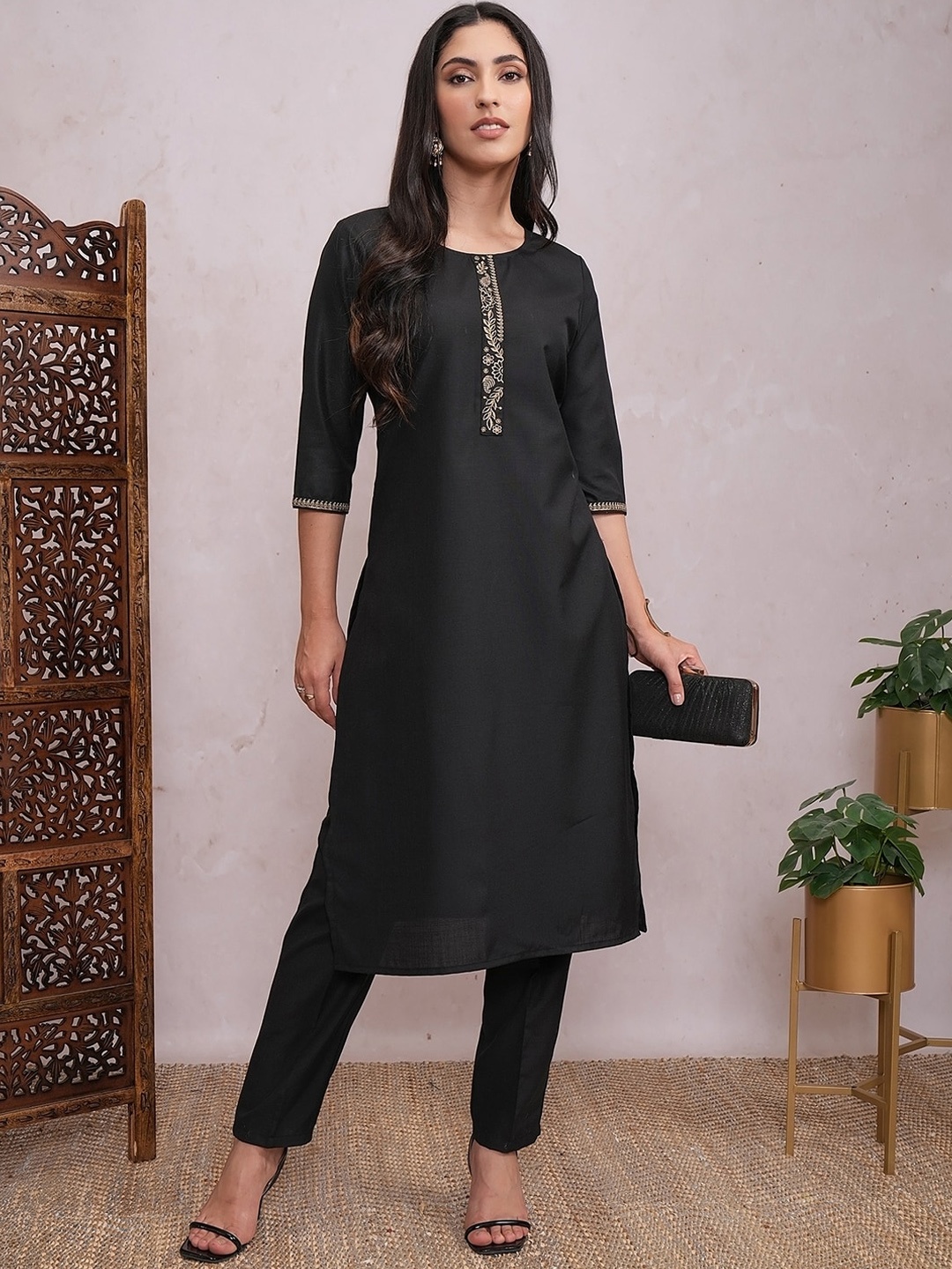 

Vishudh Black Straight Regular Kurta with Trousers