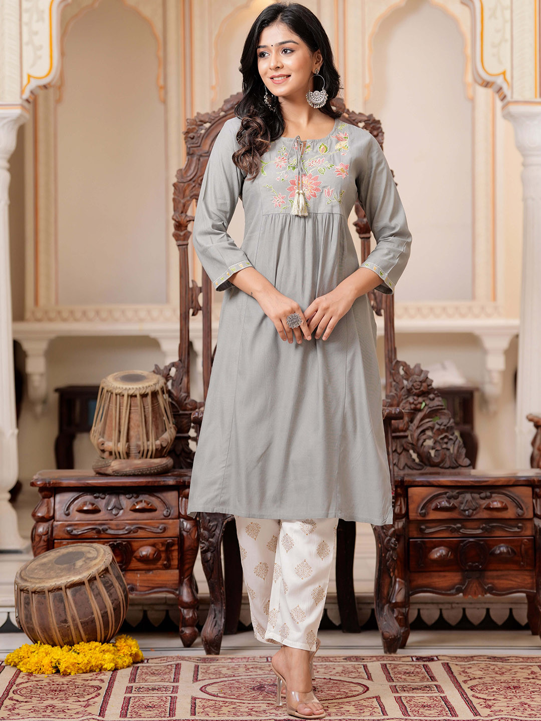 

SIDDHANAM Tie-Up Neck Floral Yoke Design Regular Thread Work Kurta with Trousers, Grey