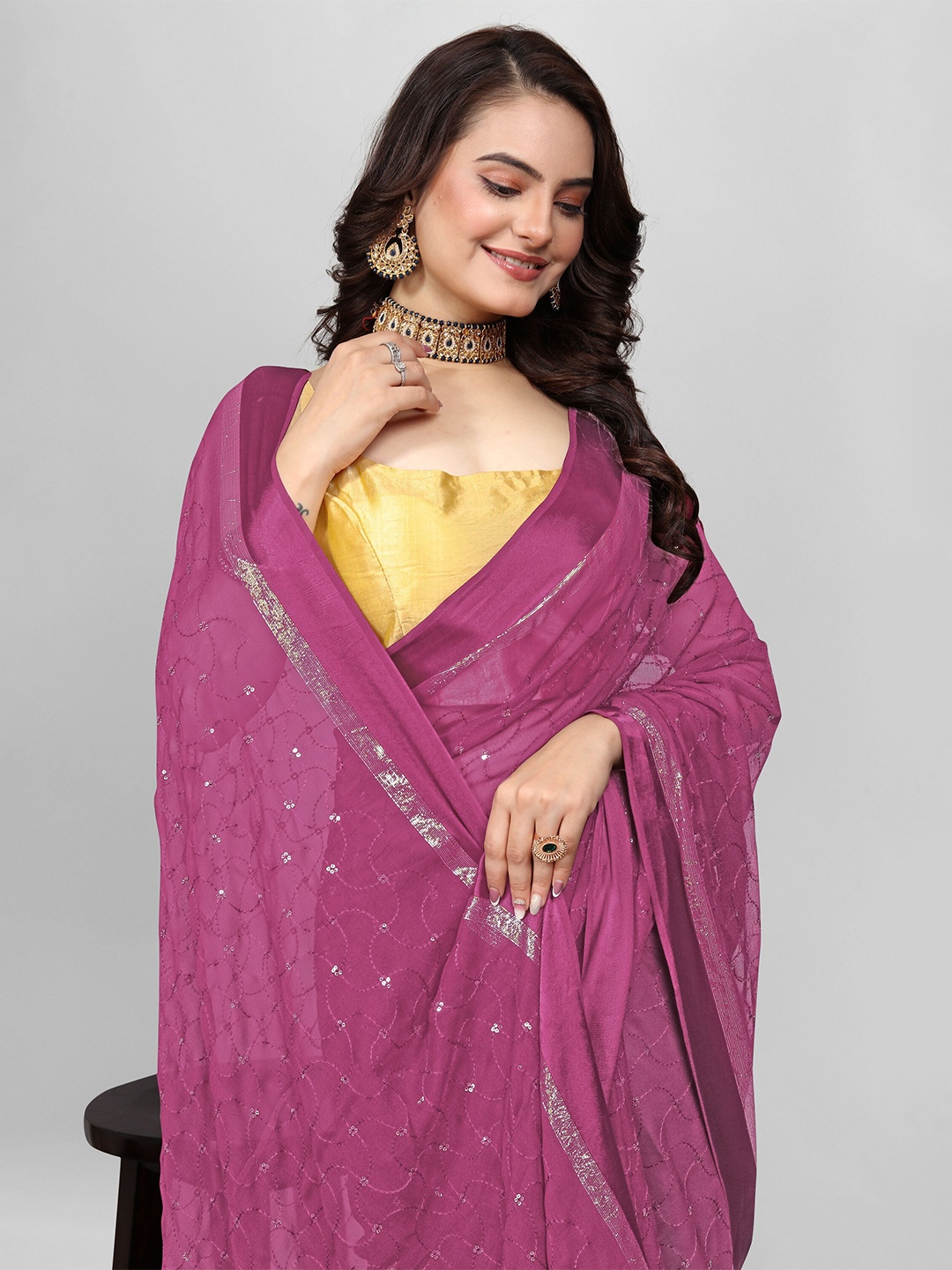 

Avojee Geometric Embroidery Sequinned Saree, Pink
