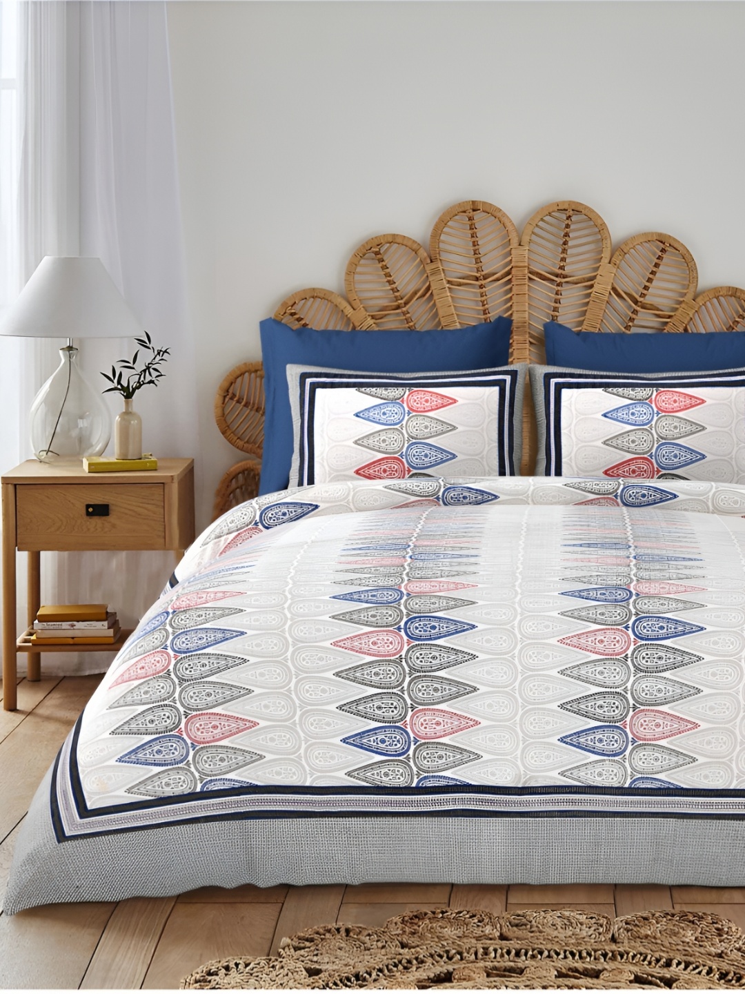 

Block Print Story White Geometric 210 TC Cotton King Bedsheet with 2 Pillow Covers