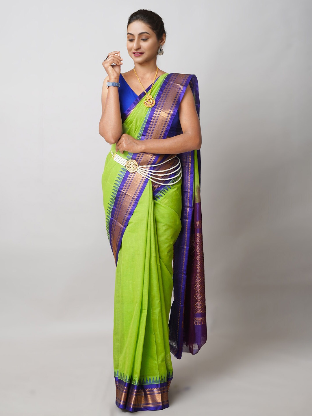 

Unnati Silks Zari Pure Cotton Handloom Gadwal Saree, Green