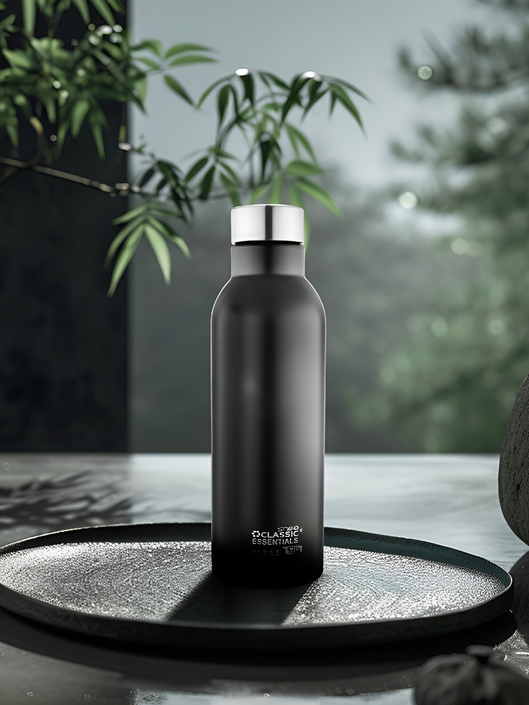 

Classic Essentials Black & White Brand Logo Stainless Steel Water Bottle 1l