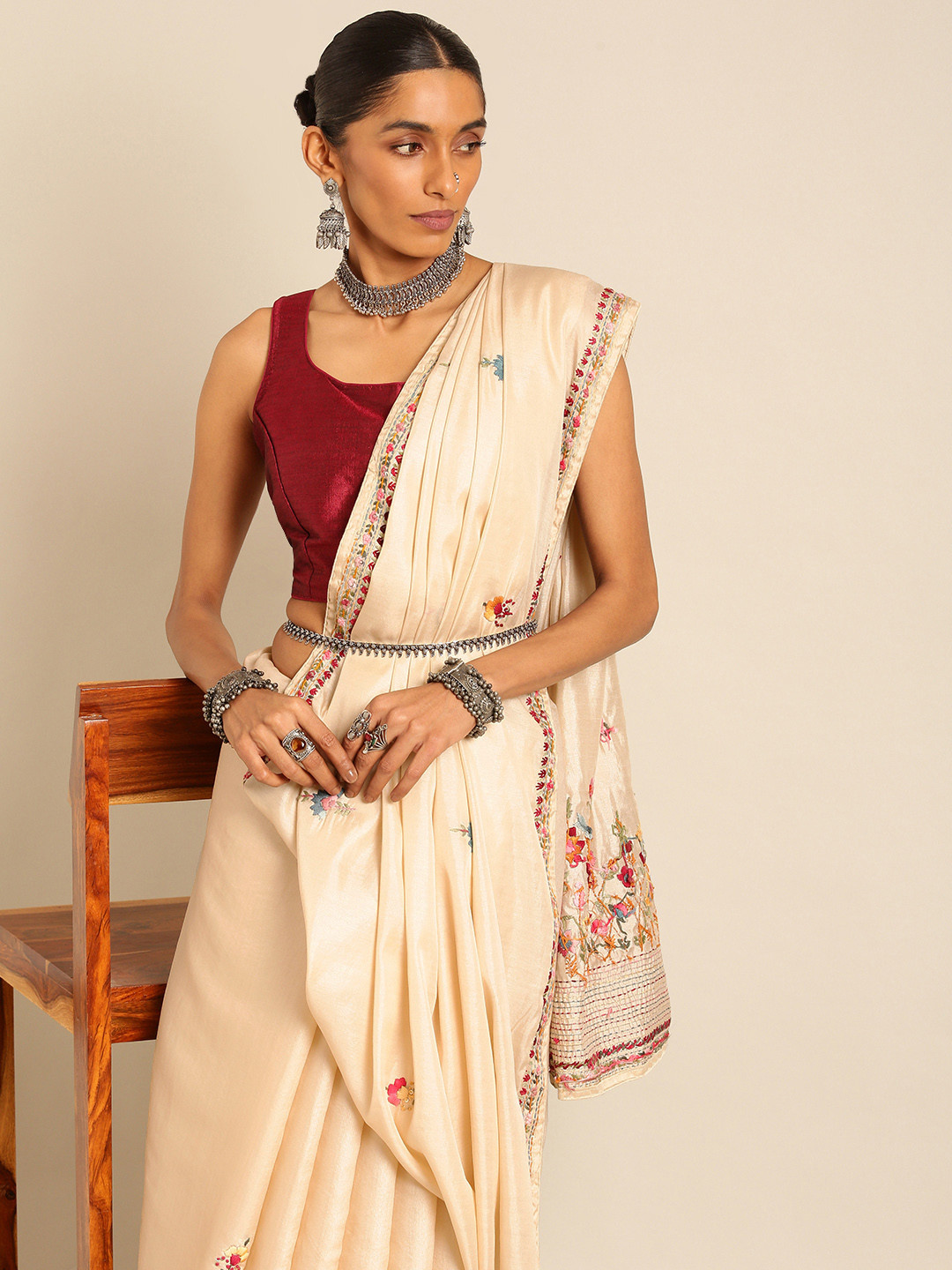 

Taavi Floral Embroidered Kantha Work Saree, Cream