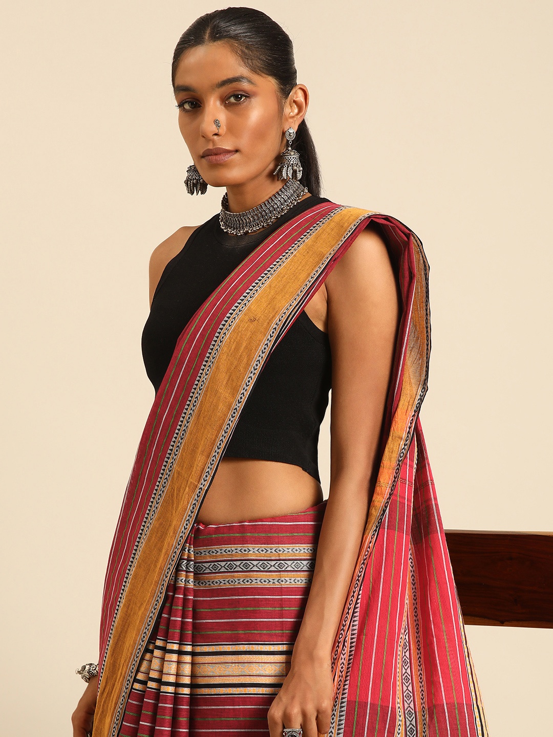 

Taavi Striped Pure Cotton Taant Saree, Maroon