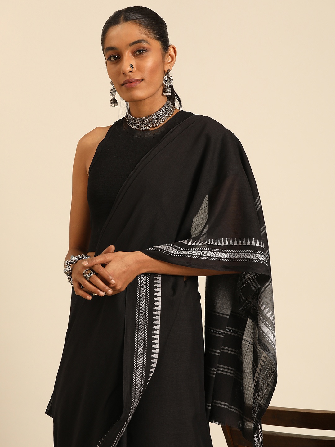 

Taavi Woven Design Pure Cotton Taant Saree, Black