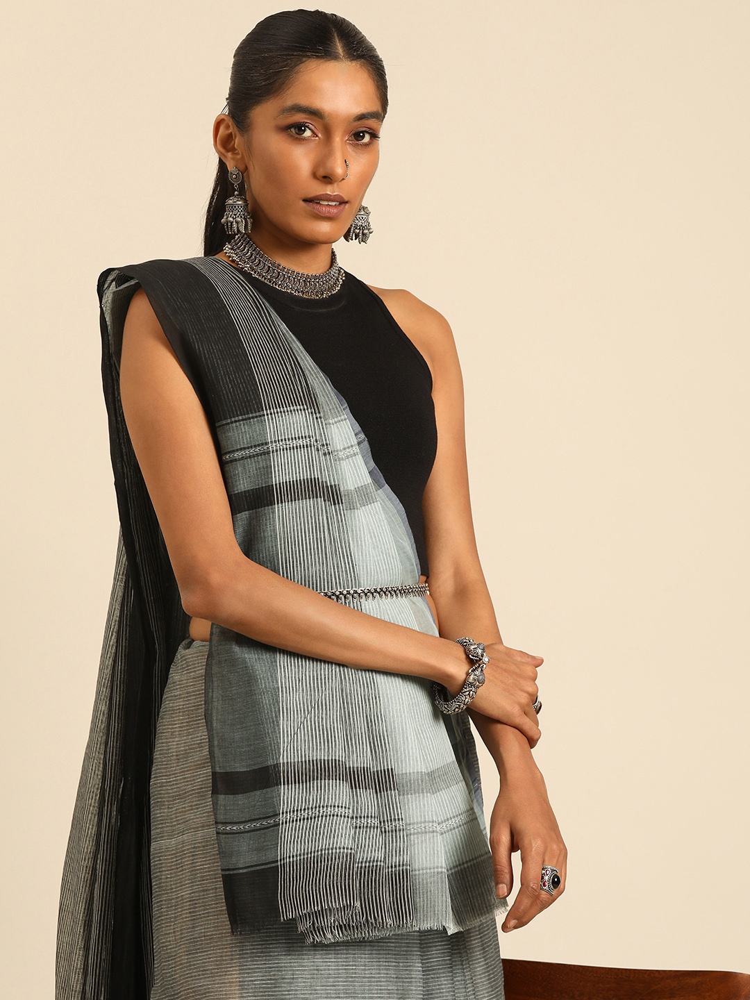 

Taavi Woven Design Pure Cotton Taant Saree, Black