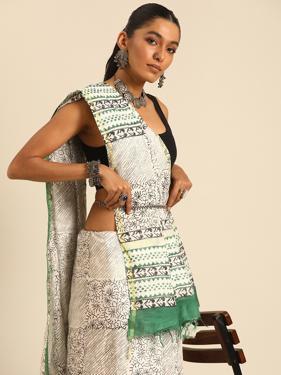 

Taavi Woven Design Zari Handloom Block Print Saree, White