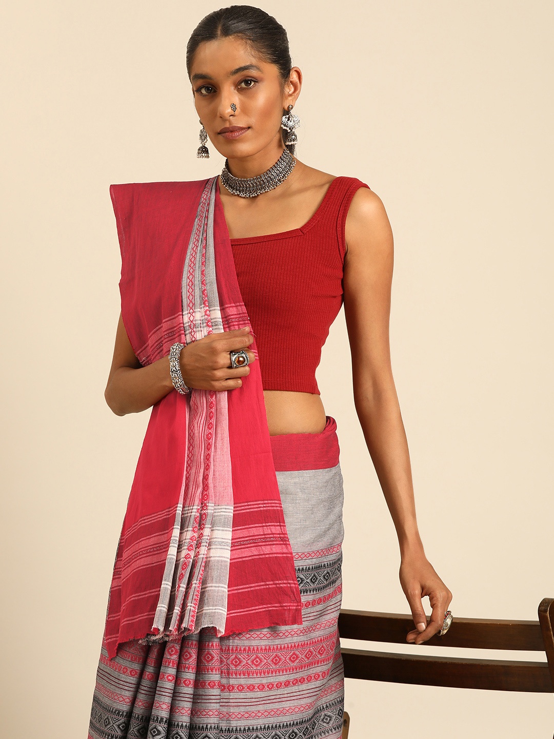 

Taavi Woven Design Pure Cotton Taant Saree, Grey