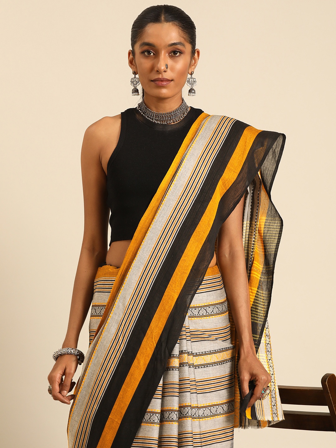 

Taavi Woven Design Pure Cotton Taant Saree, Grey