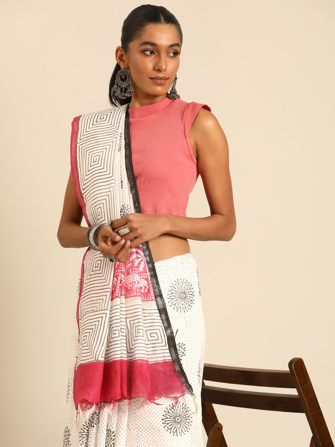 

Taavi Floral Zari Handloom Block Print Saree, White