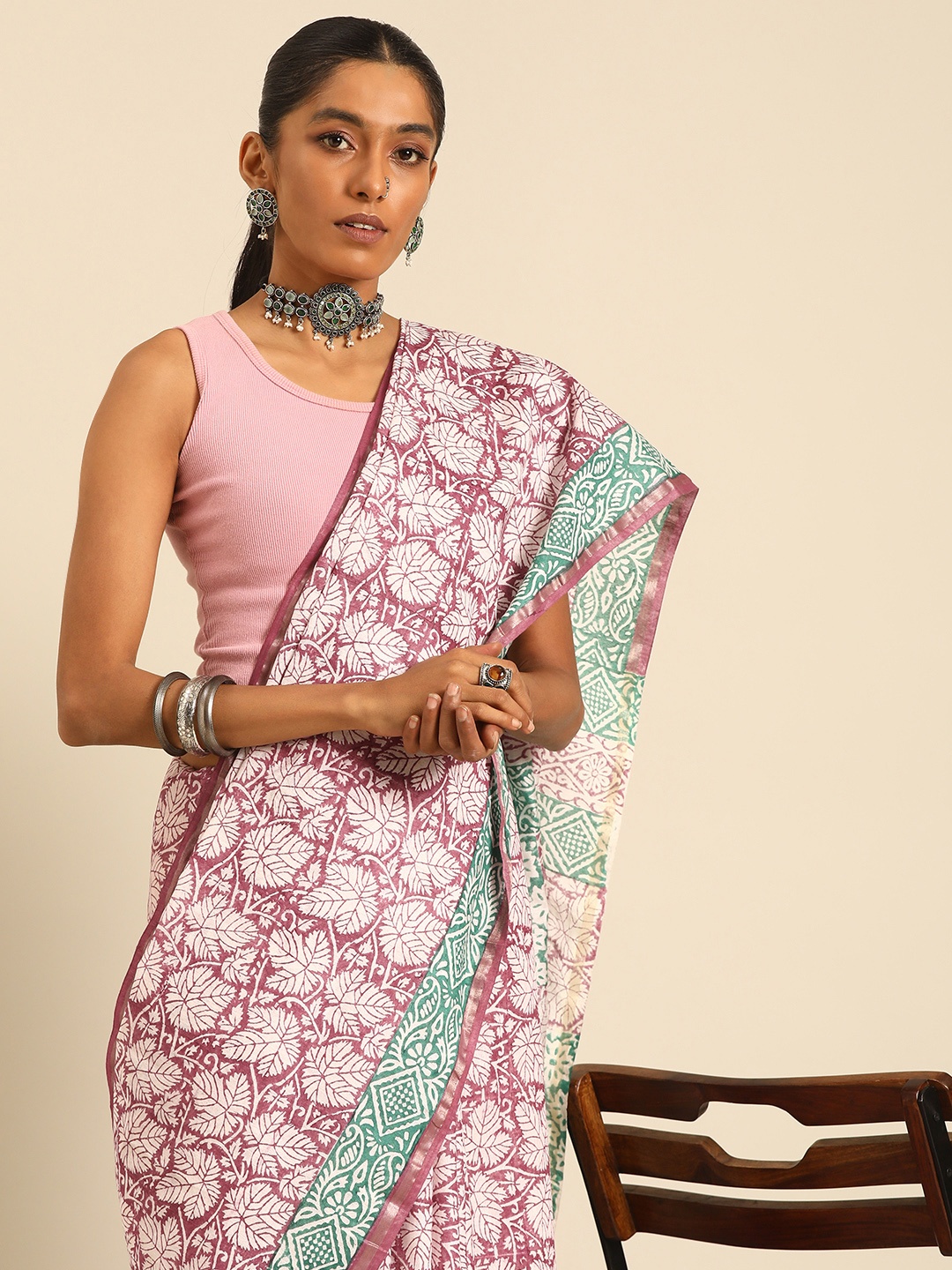 

Taavi Ethnic Motifs Printed Block Print Saree, Maroon