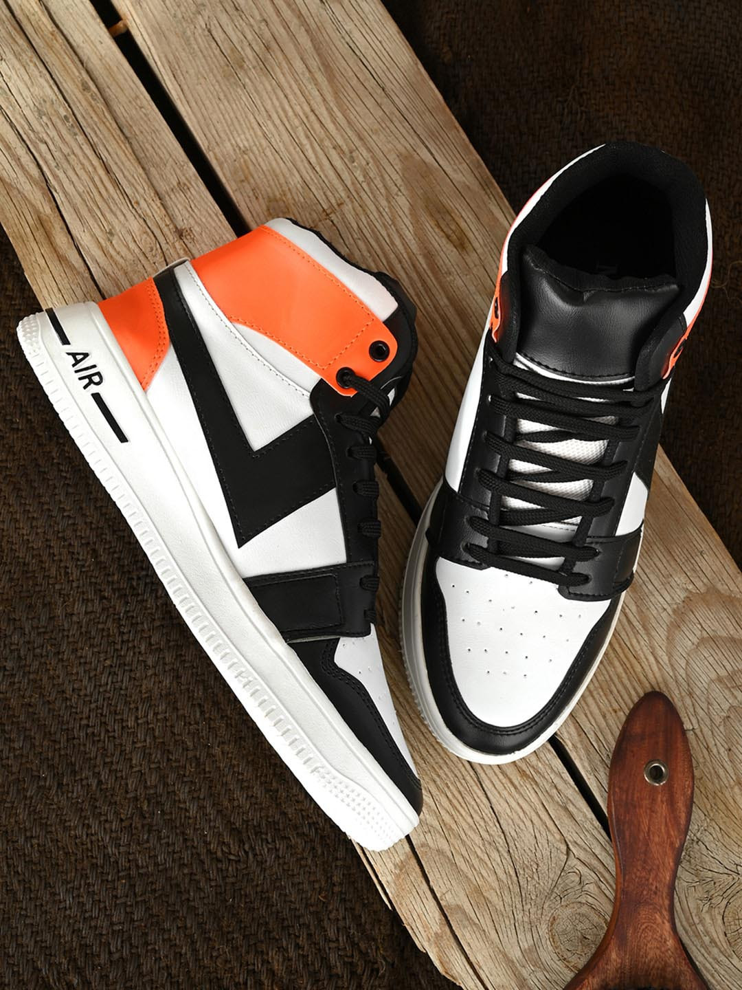 

Mactree Men Colourblocked Lightweight Comfort Insole Contrast Sole High-Top Sneakers, White