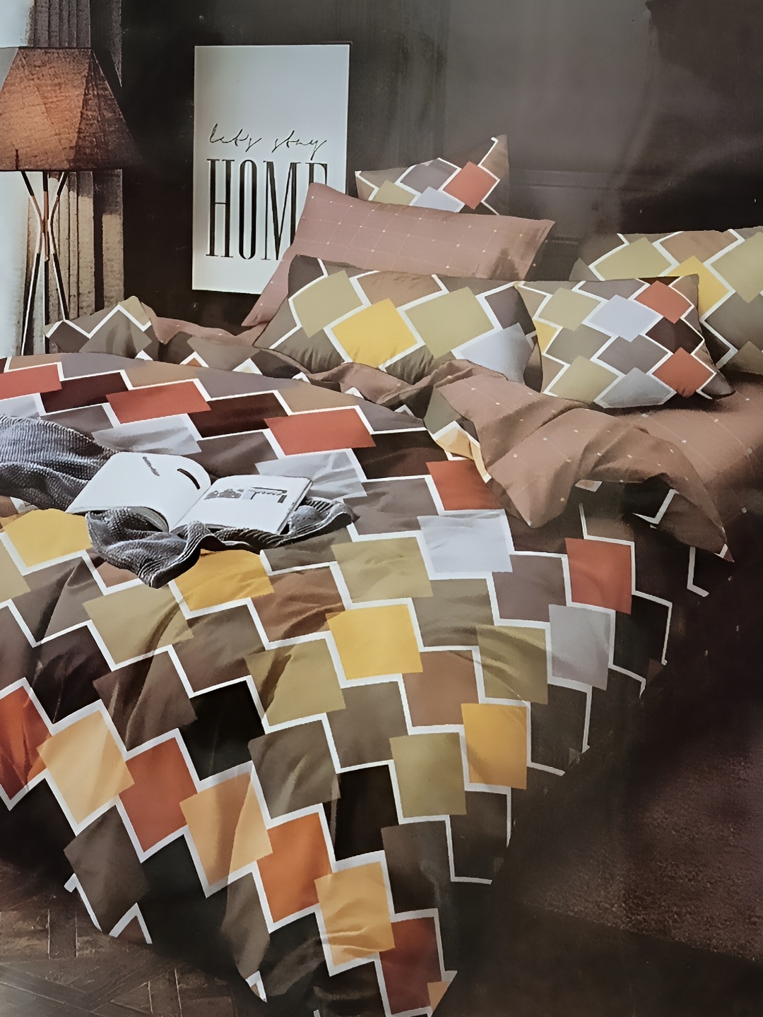 

Signature Fusion Yellow & Black Geometric 144 TC Queen Bedsheet with 2 Pillow Covers