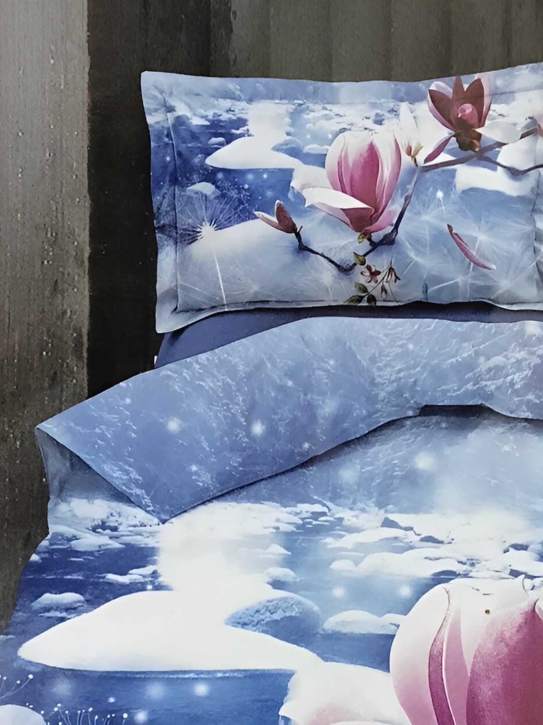 

Signature Fusion Blue & Purple Floral 144 TC Queen Bedsheet with 2 Pillow Covers