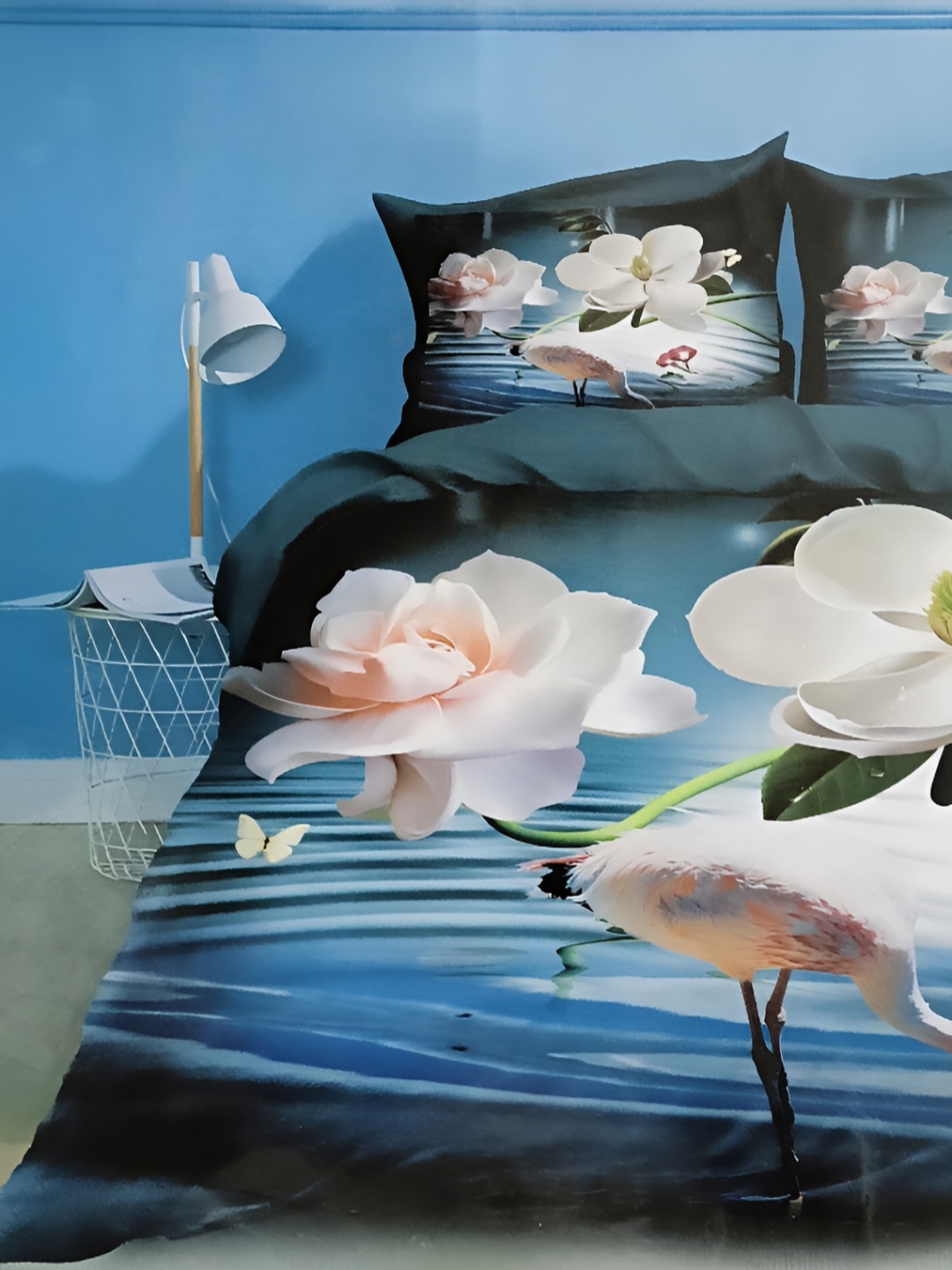

Signature Fusion Blue & White Floral 144 TC Queen Bedsheet with 2 Pillow Covers