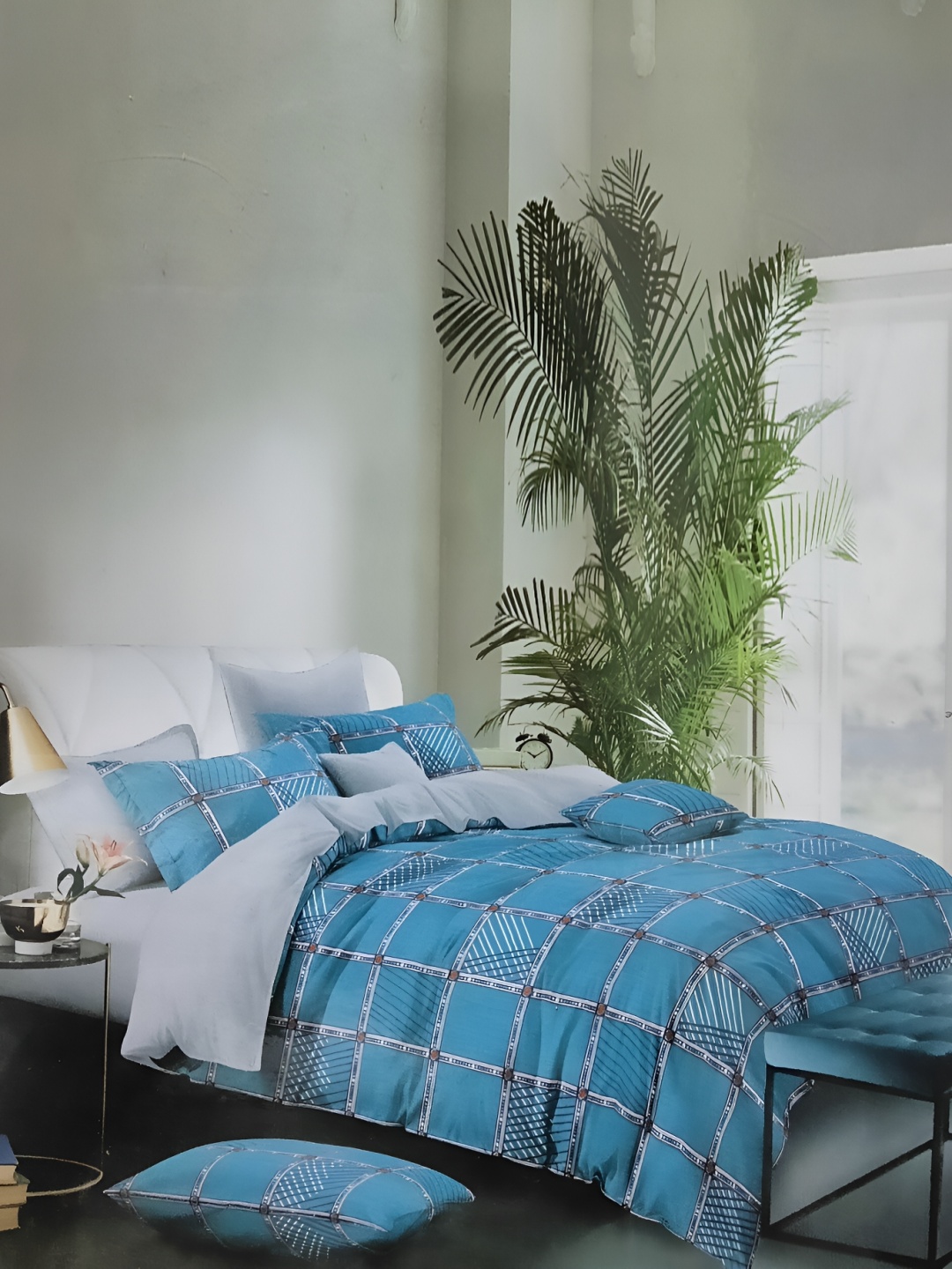 

Signature Blue & White Floral 144 TC Queen Bedsheet with 2 Pillow Covers