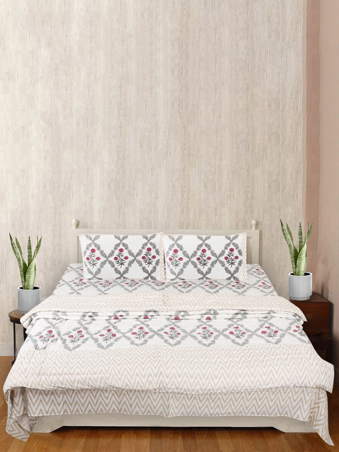 

SARYU HOMES White & Grey Floral Block Print King Size Pure Cotton Bedding Set
