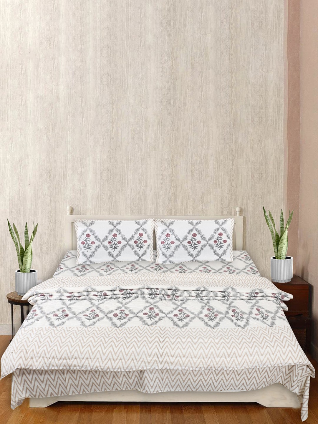 

SARYU HOMES White & Grey Floral Block Print King Size Pure Cotton Bedding Set