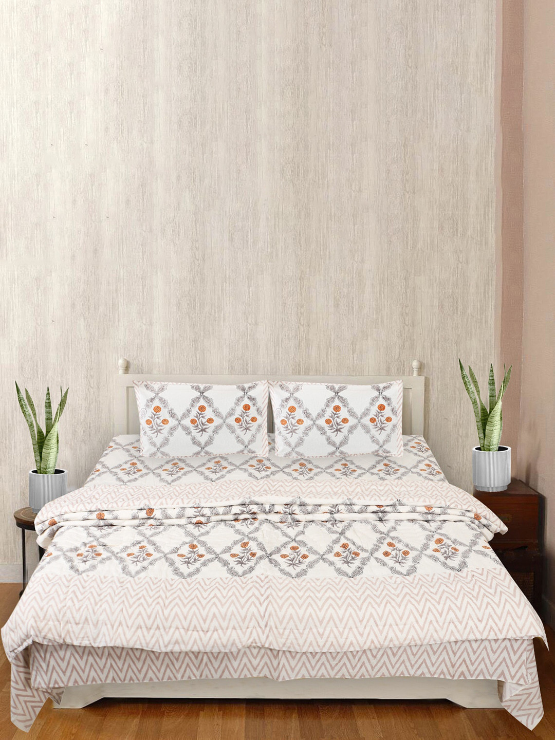 

SARYU HOMES White & Grey Floral Block Print King Size Pure Cotton Bedding Set