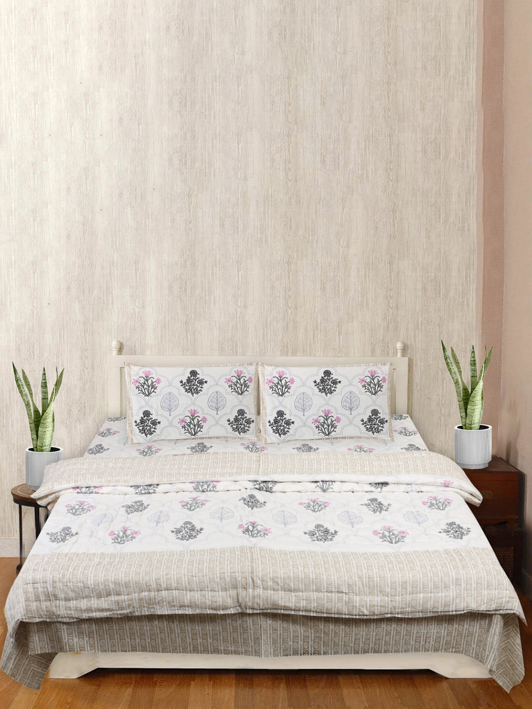 

SARYU HOMES White & Grey Floral Block Print King Size Pure Cotton Bedding Set