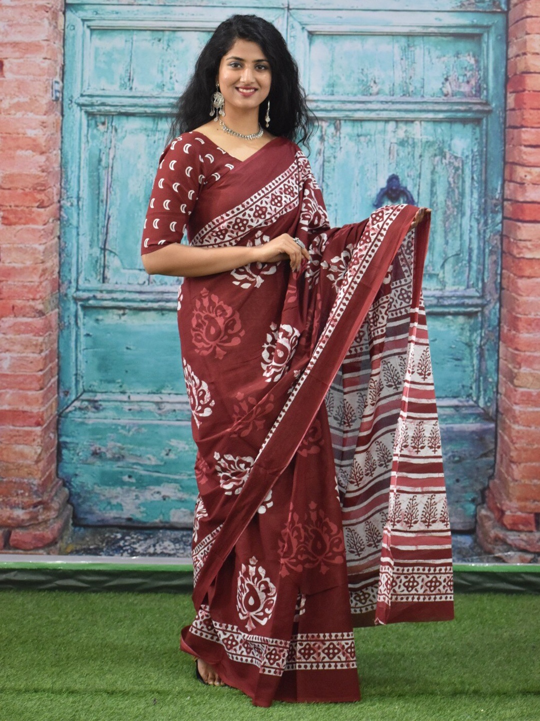 

clothonus Ethnic Motifs Pure Cotton Block Print Saree, Maroon