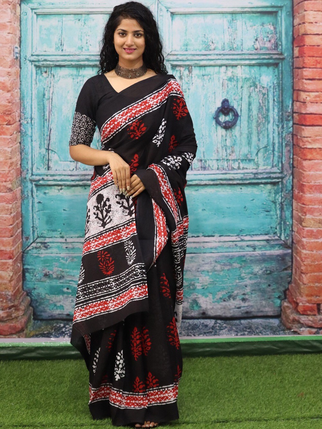 

clothonus Ethnic Motifs Pure Cotton Block Print Saree, Black