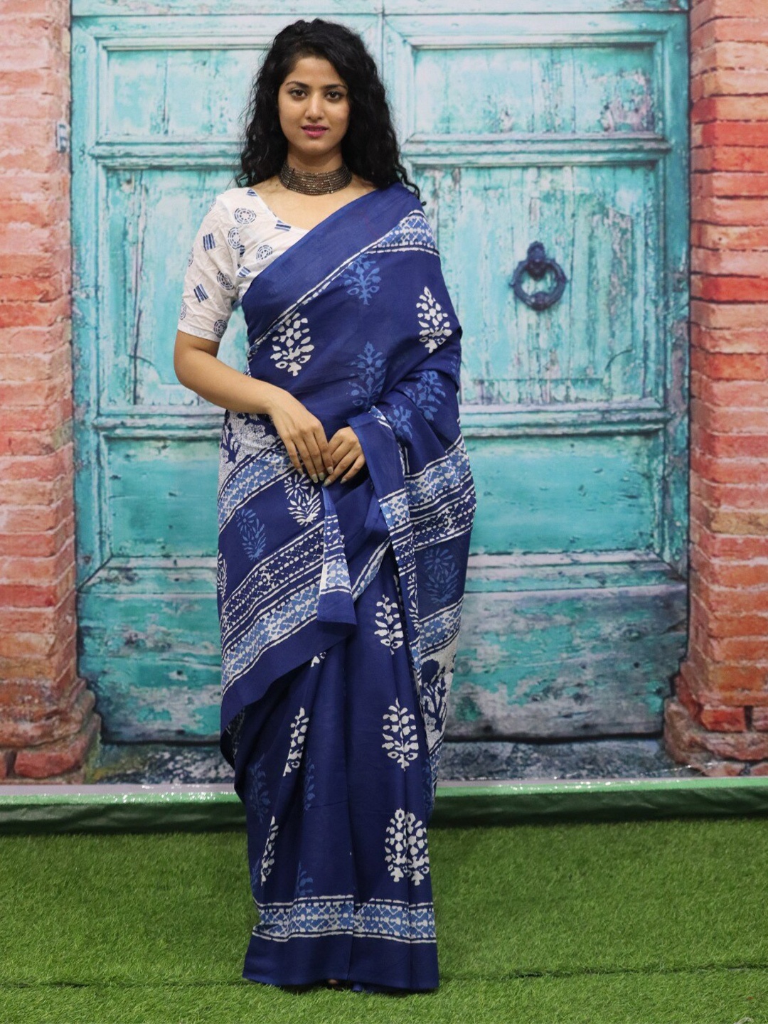 

clothonus Batik Pure Cotton Block Print Saree, Blue