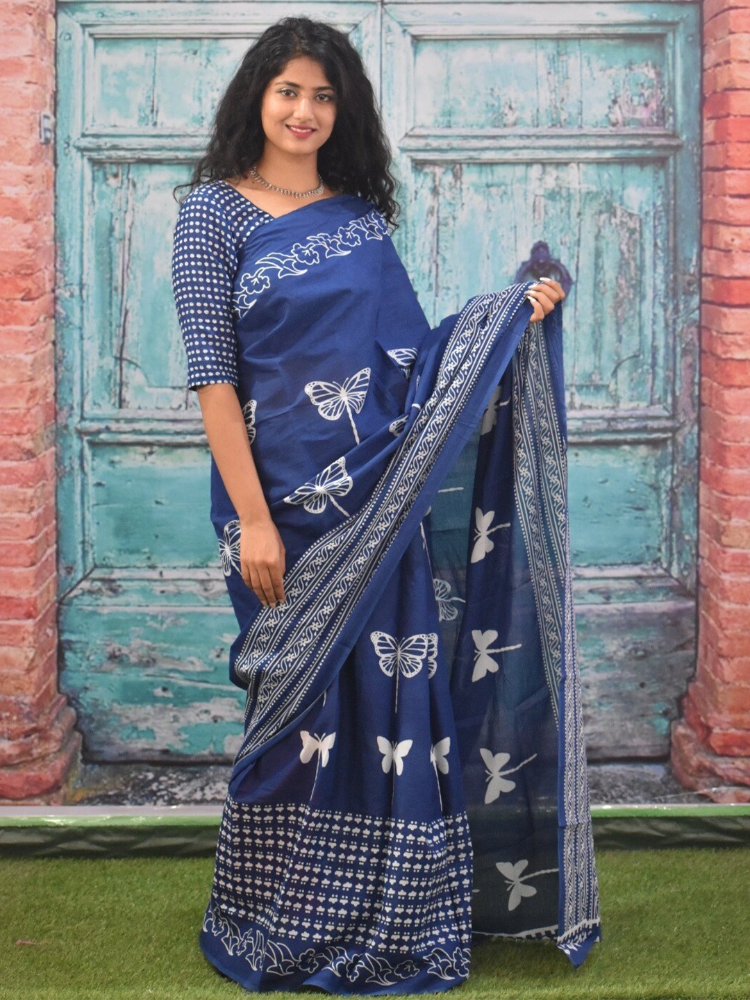 

clothonus Floral Pure Cotton Block Print Saree, Blue