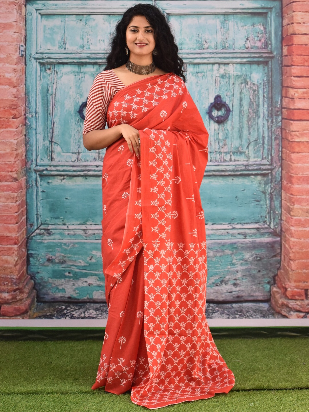 

clothonus Floral Pure Cotton Block Print Saree, Red