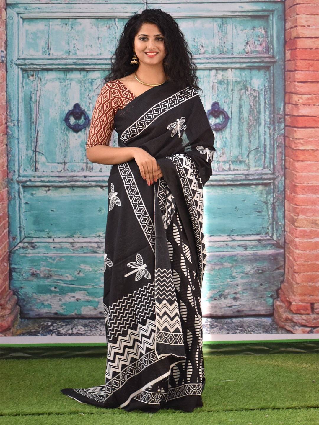 

clothonus Ethnic Motifs Pure Cotton Block Print Saree, Black