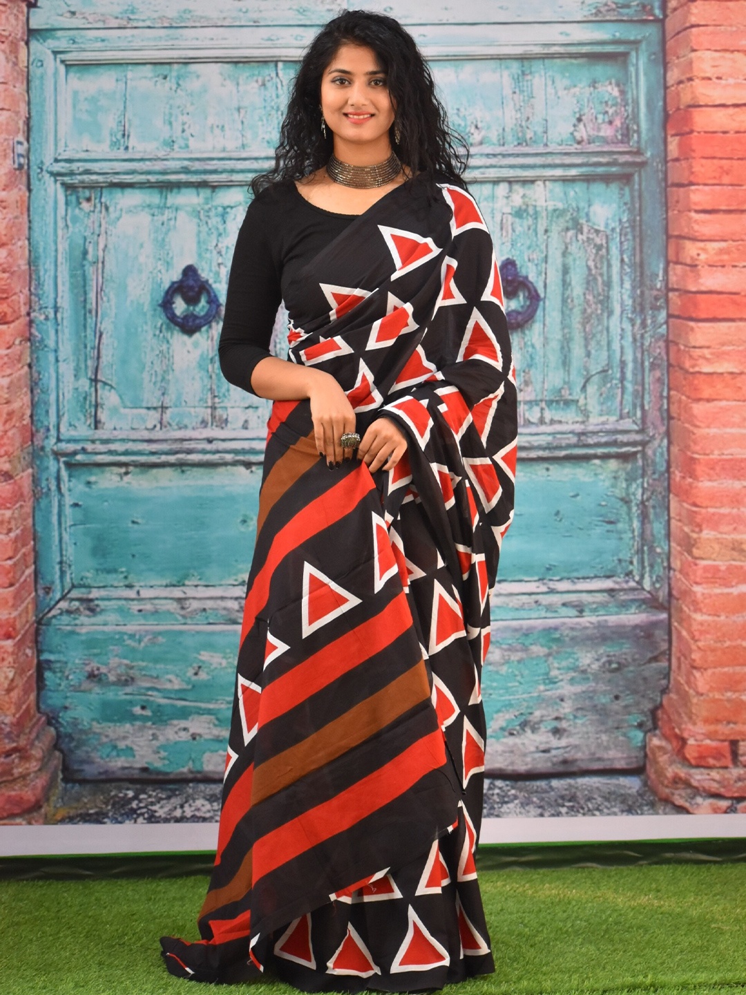 

clothonus Geometric Pure Cotton Block Print Saree, Black