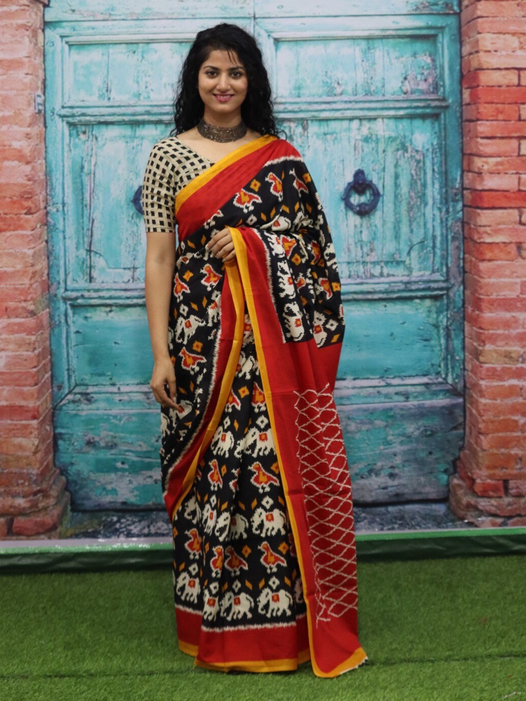 

clothonus Floral Pure Cotton Block Print Saree, Red
