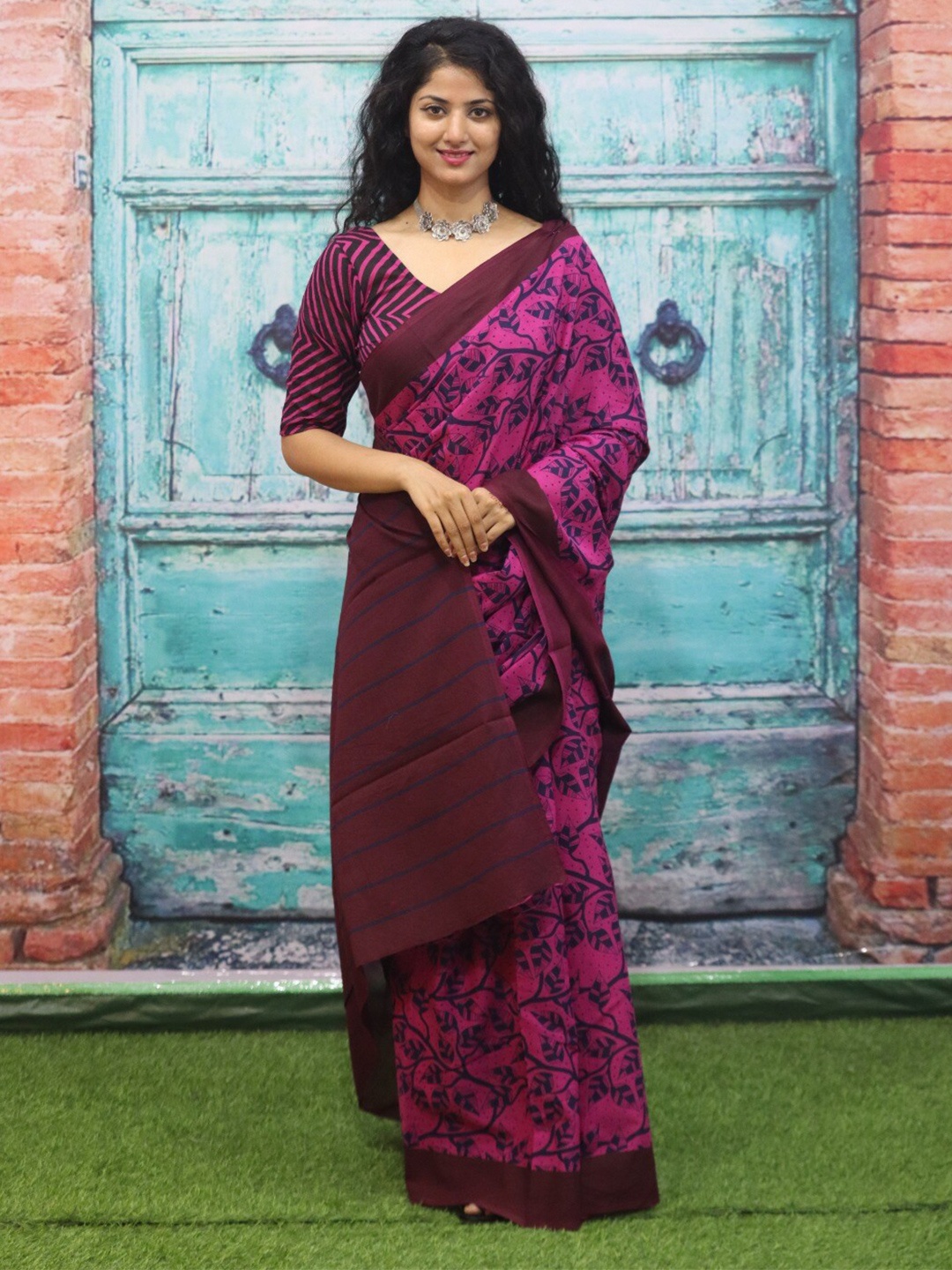 

clothonus Ethnic Motifs Pure Cotton Block Print Saree, Purple