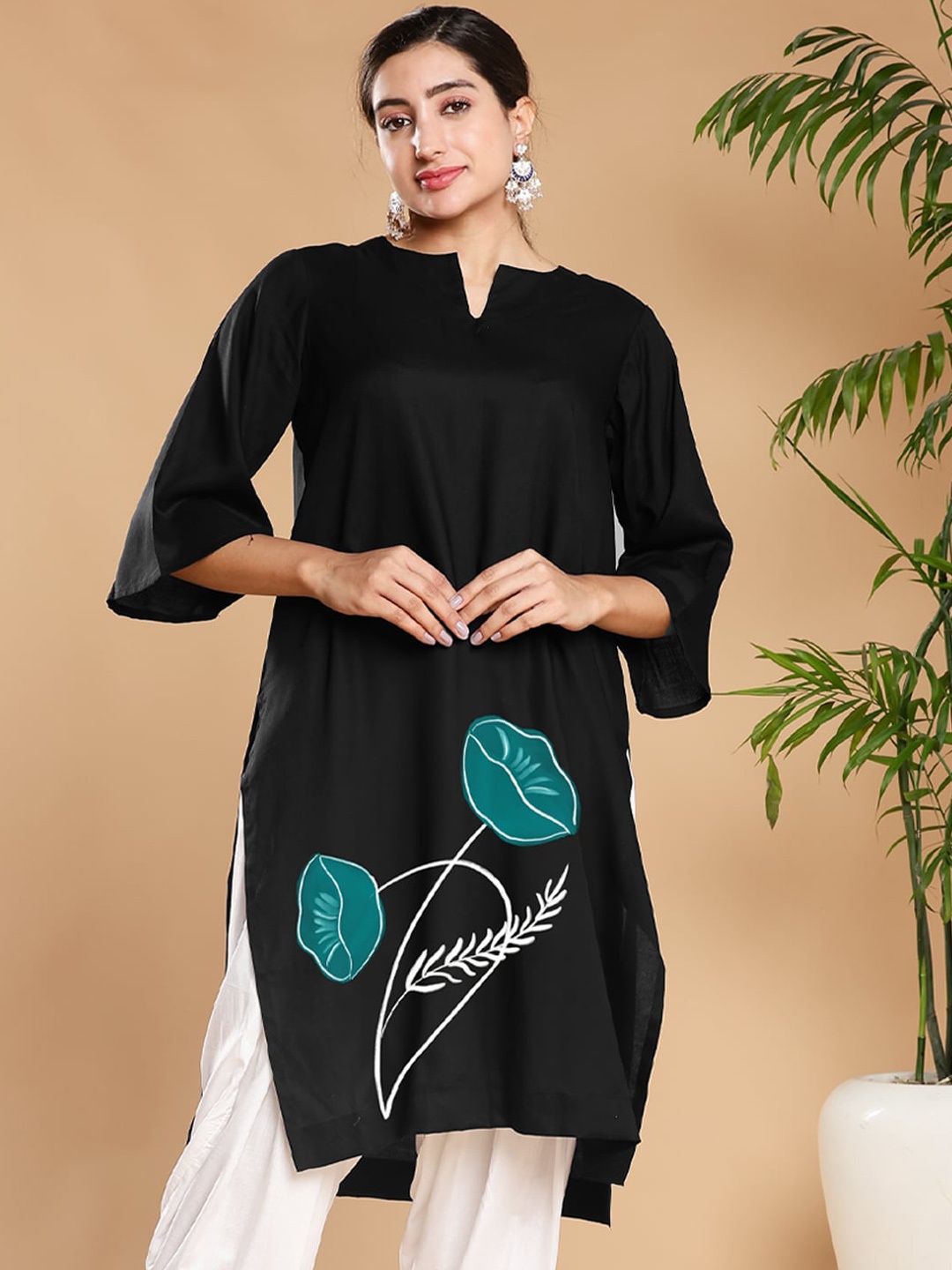 

LetsDressUp Floral Printed Notched Neck Flared Sleeves Kurta, Black
