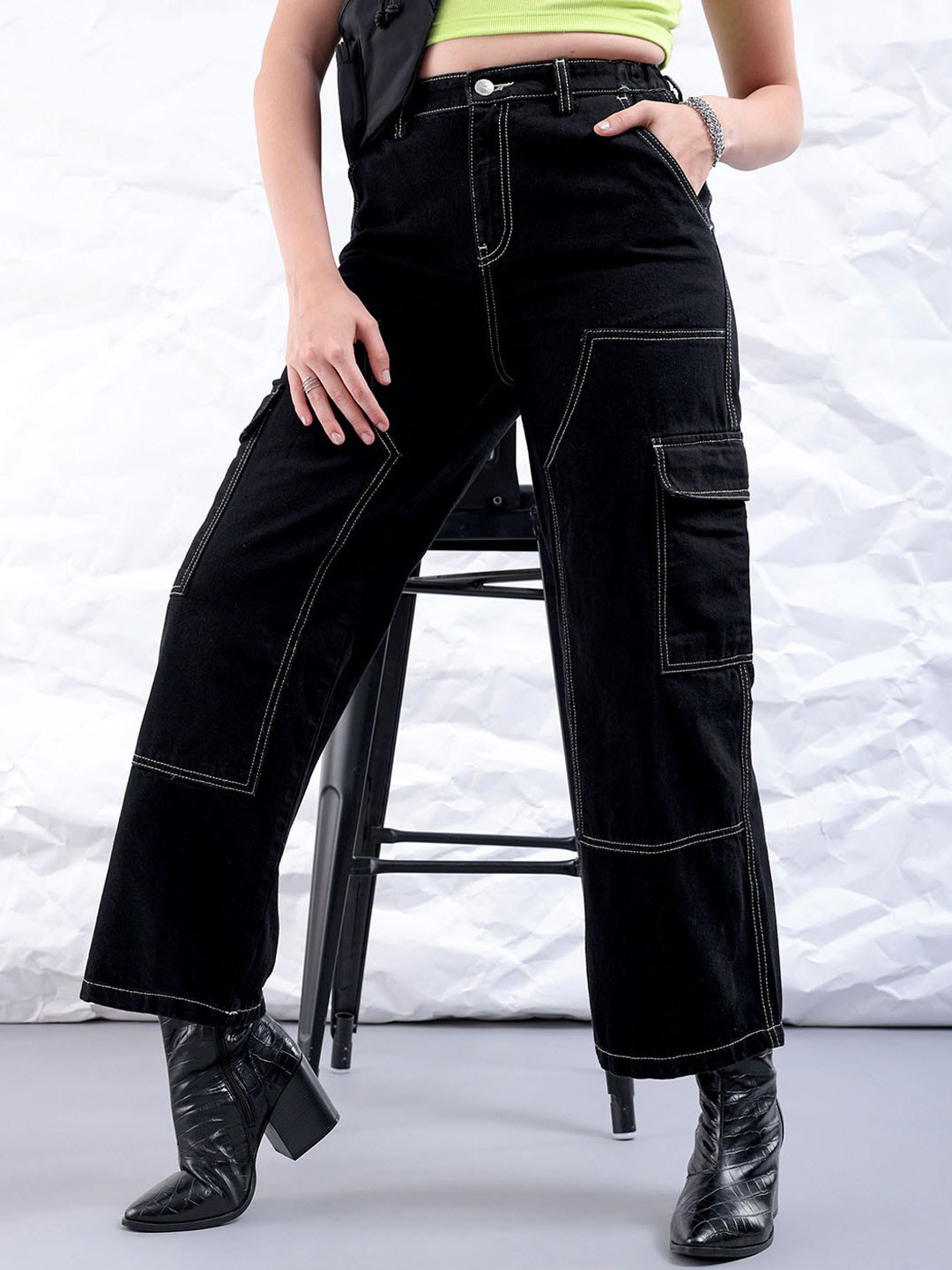 

Freehand by The Indian Garage Co Women Relaxed Fit High-Rise Clean Look Cotton Cargo Jeans, Black