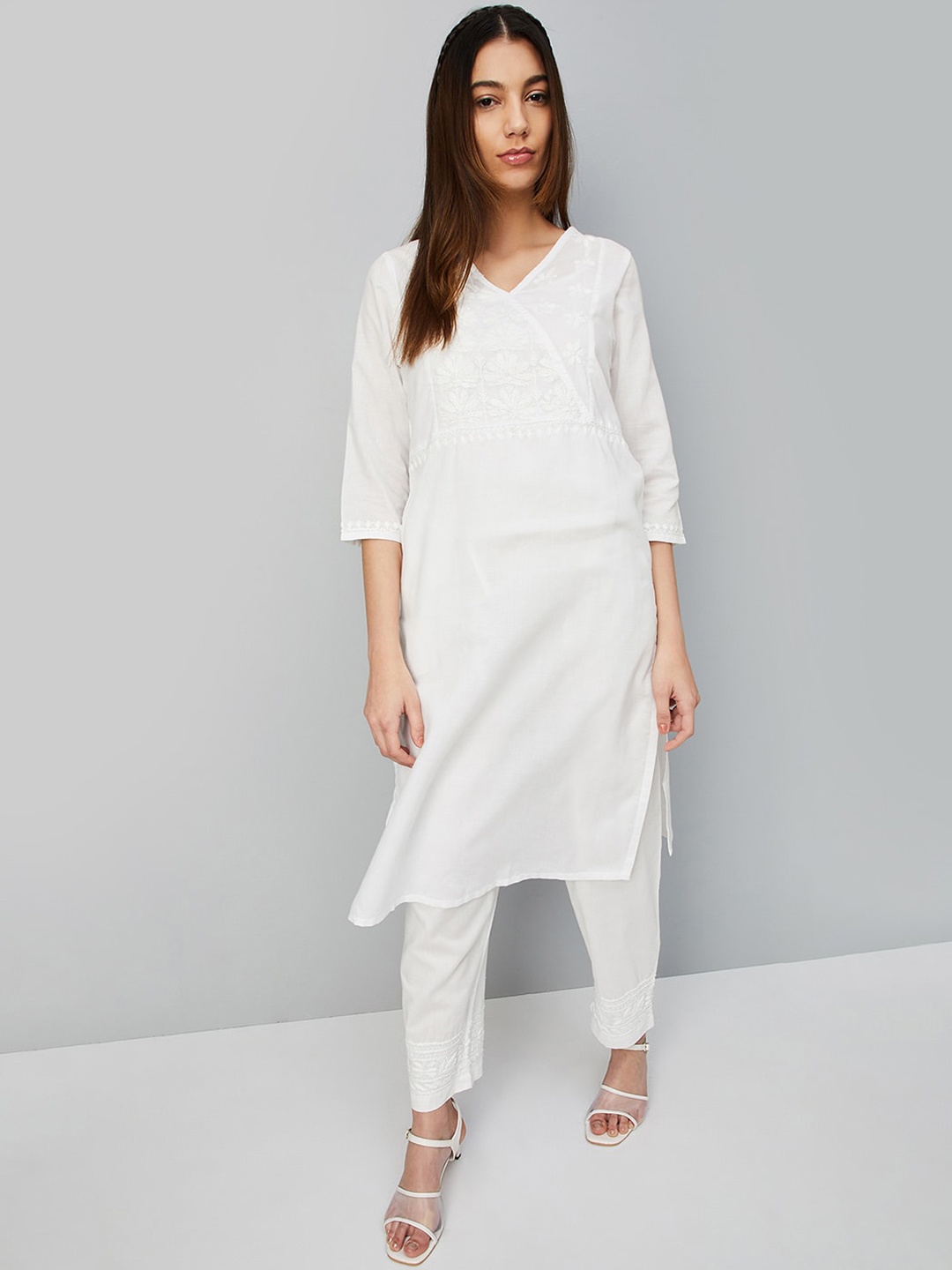 

max Yoke Design Thread Work Kurta, Off white