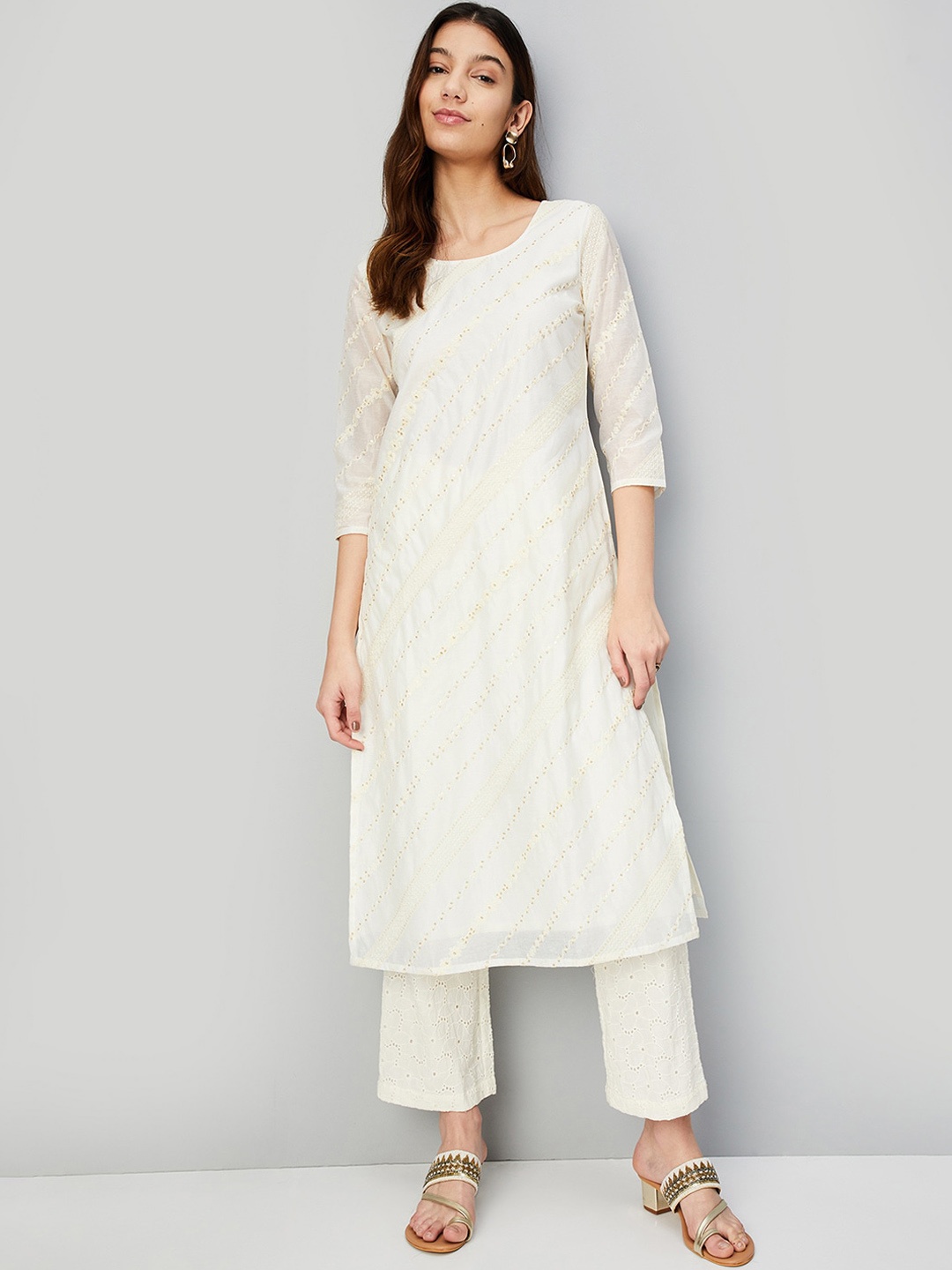 

max Geometric Embroidered Thread Work Kurta, Off white