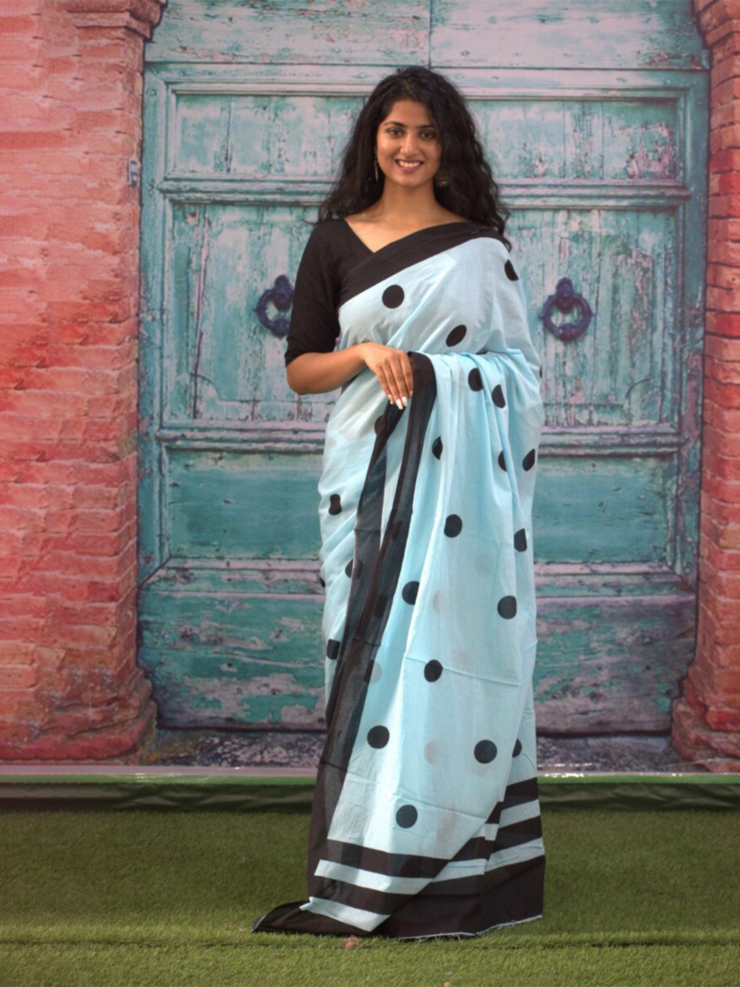 

GK FASHION Polka Dot Printed Pure Cotton Saree, Blue