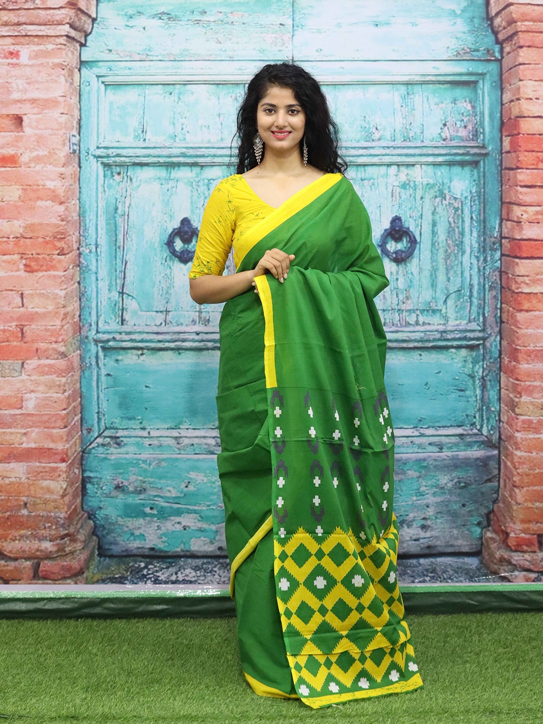 

GK FASHION Pure Cotton Saree, Green
