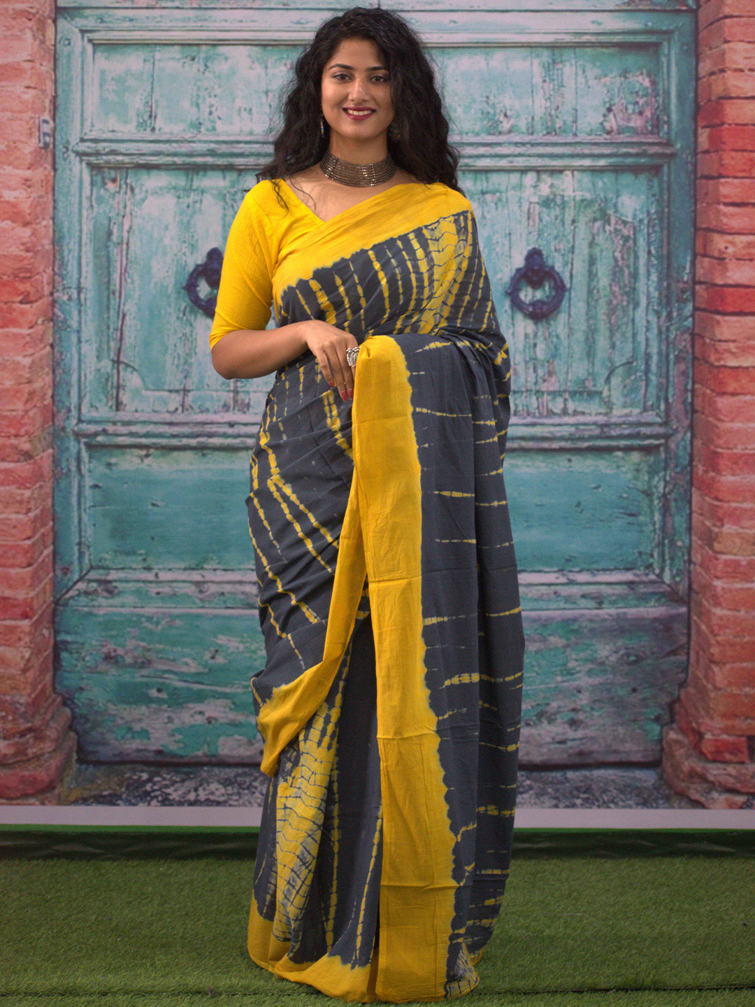 

GK FASHION Tie And Dye Pure Cotton Saree, Yellow