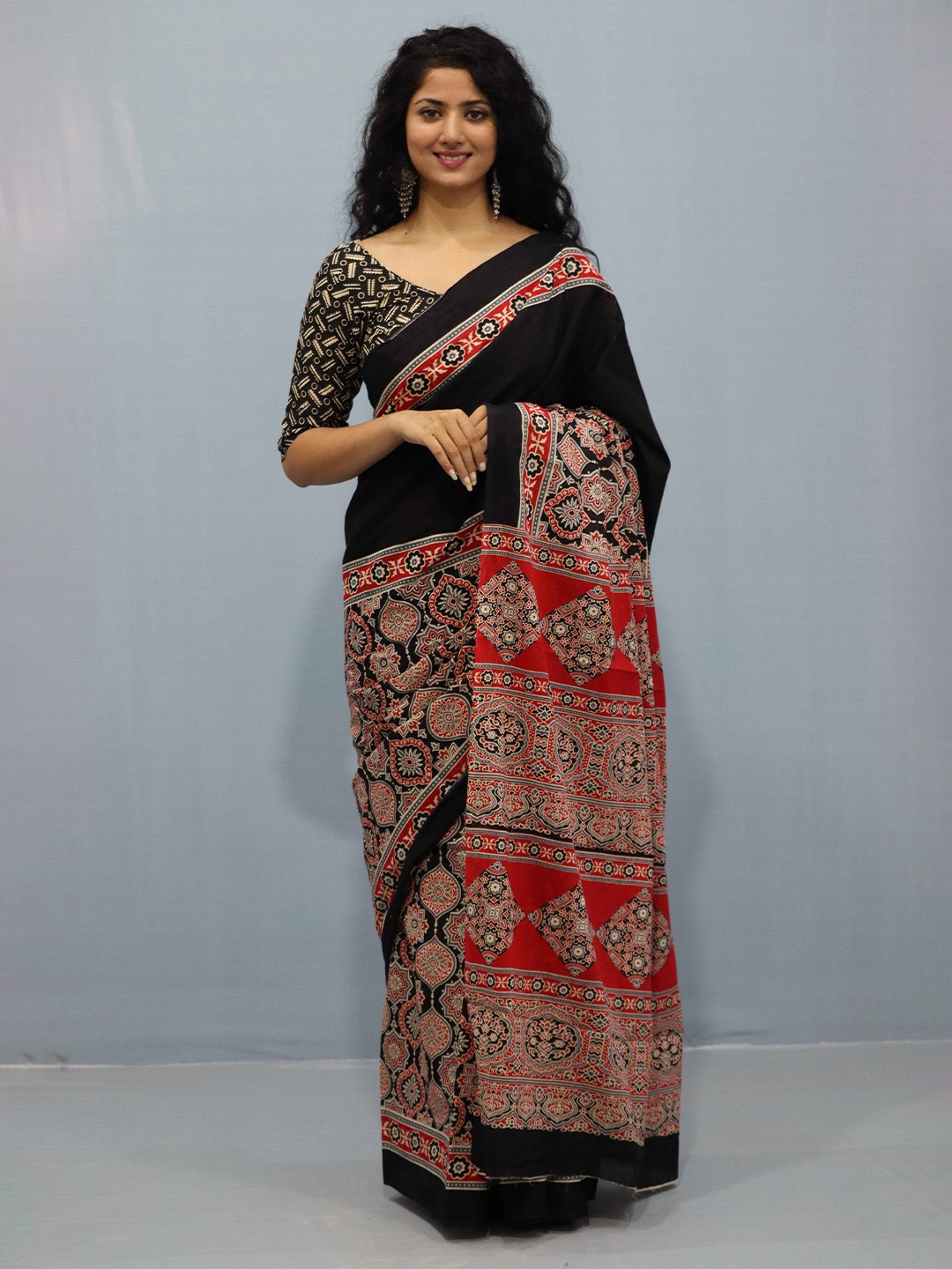 

GK FASHION Ethnic Motifs Printed Pure Cotton Saree, Black