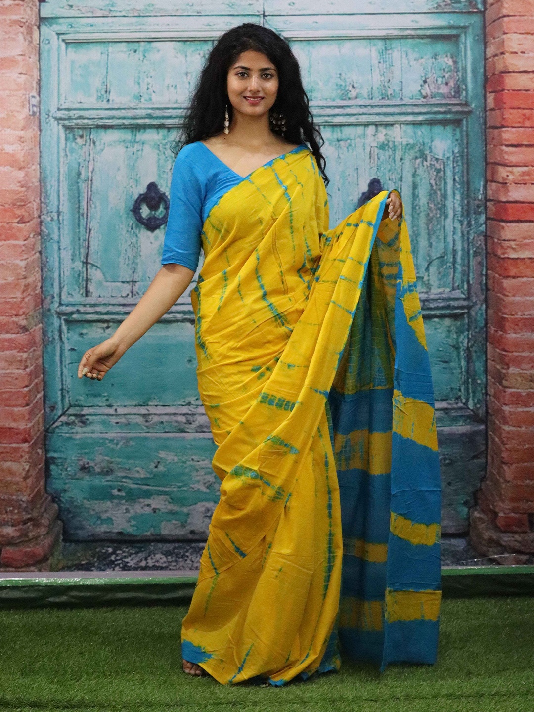 

GK FASHION Tie And Dye Pure Cotton Saree, Yellow